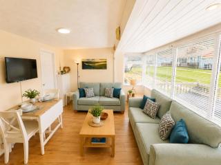 Beach Cottage 71 Golden Bay - Cosy Coastal Escape - 3