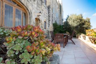 Villeleynah Amazing Gozitan Villa Pool - Happy Rentals - 9