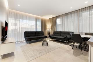 Modern Coogee Apt with Lift, Parking & Balcony - 9