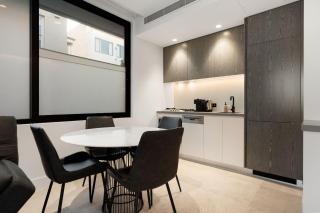 Modern Coogee Apt with Lift, Parking & Balcony - 5
