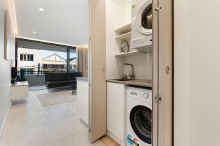 Modern Coogee Apt with Lift, Parking & Balcony - 5