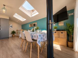 Spacious 3 Bed Seaview Retreat - Family-Friendly in Westward Ho! - 4