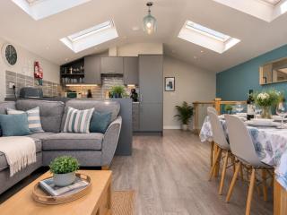 Spacious 3 Bed Seaview Retreat - Family-Friendly in Westward Ho! - 0