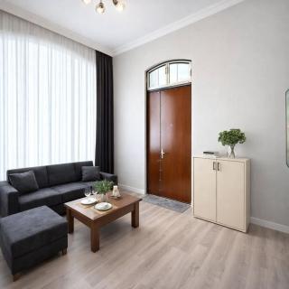 Prime Location: Steps to Nizami St & Fountains - 6