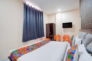 FabHotel Crystal Zee - 3