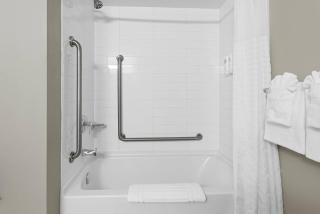 Comfort Inn & Suites - 5