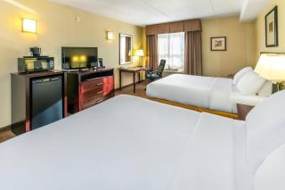 Comfort Inn & Suites - 6
