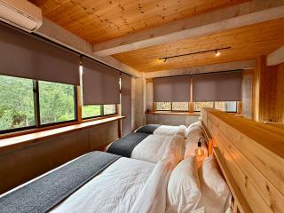 TATEYA VACATION 8 Cozy Modern Suite by the Creek - 1