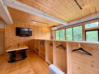 TATEYA VACATION 8 Cozy Modern Suite by the Creek - 5