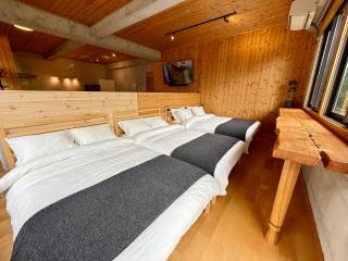 TATEYA VACATION 8 Cozy Modern Suite by the Creek - 2