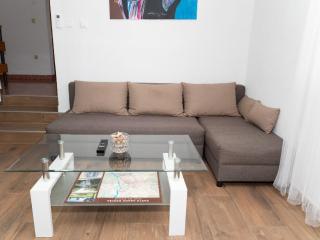 Five Bedroom Villa With Pool - 6