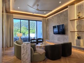 BRAND NEW! Dacha Prestige - Unrivaled Opulence - 9
