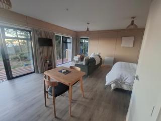 Totaranui Accommodation Chalet 2 - 5