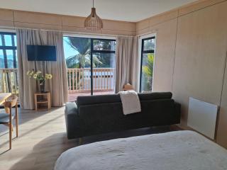 Totaranui Accommodation Chalet One - 7
