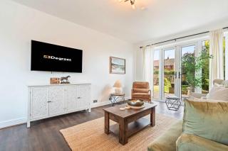 Comfortable 3-Bed House in Leeds by 53 Degrees Property, Sleeps 5 with Parking & Garden! - 7