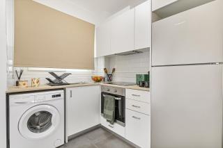 Kato Paphos Apartment | Prime Location by VICHY Holidays - 7