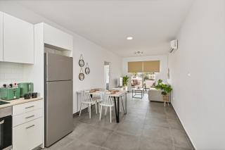 Kato Paphos Apartment | Prime Location by VICHY Holidays - 1