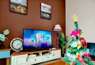 Danga Bay Beach-Side Family Getaway - 3