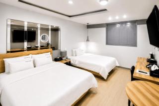 Gimhae Tour Hotel - 8