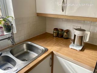 Room 5 Min to Hospital, County Hall, Shared Bathroom - 1