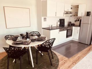 Modern 1BR plus sofabed apartment next to Metro U1 only 15min to City Center Vienna - Vienna - 1