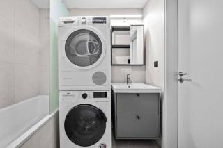 AC Metropolis Apartment with Balcony - Old Town & Nivy - 2