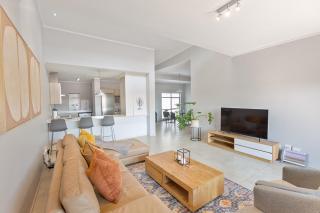 Houghton Executive 3-Bed Apartment - 0