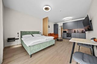 AC Metropolis Apartment with Balcony - Old Town & Nivy - 1