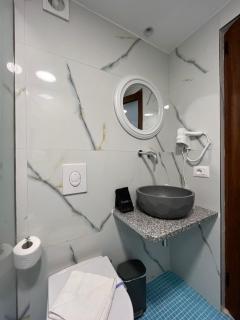 Hill Suites - 6