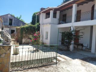 Antistoni Vacation House Scenic Nature View, Private Balcony & Yard - 8