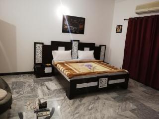 Sunset Guest House DHA - 6