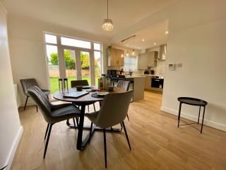 Mackets House - Hunts Cross - Sleeps 7 -Parking - 1