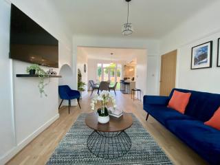 Mackets House - Hunts Cross - Sleeps 7 -Parking - 0