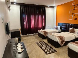 Hotel Leela Galaxy - 8