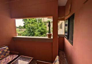 Petit Cocon de Ouidah - Chambre Cosy Ventilée - Plage a 10 min - Salon, Cuisine et balcon - 3