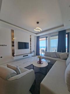 Golden Sunset Views 1BR Apartment - 9