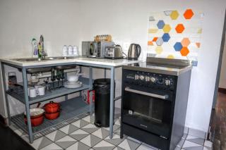 Modern suite at Maboneng with Wi-Fi & SmartTV - 9