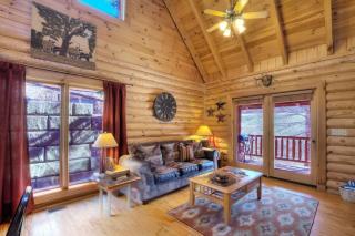 Snuggle Up Cabin by Beyond Expectations with Hot Tub - 3
