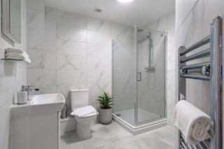Modern 2 Bedroom Apartment in Liverpool - 5