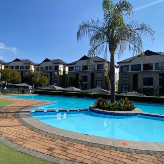 Smart Home Oasis & Luxury Living - 6