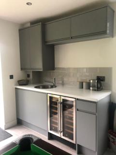 Spacious and close to Gatwick - 8