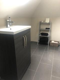 Spacious and close to Gatwick - 9