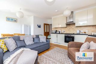 TREE TOPS by BOURNECOAST - A First Floor Holiday Apartment Close to the Sandy Beaches and Shops - FM4036 - 4