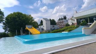 Familienauszeit in Hirschs Dachstüberl mit 2,4m breitem Familienbett, Spiel- und Schlafgalerie für Kinder, aktivCard, Pool, Sauna und Panoramaausblick - 6
