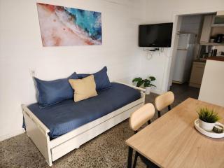 Casa a pasos de Clínica UOM, cochera, terraza, parrilla - 6