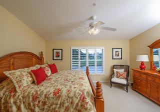 Beautiful lakefront 2BR condo in Heritage Oaks Golf and Country Club - 9
