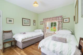 Millbay Cottage - Escape to this charming riverside cottage nestled in a tranquil corner of the Pembrokeshire National Park - 2