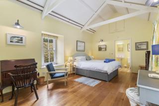 Millbay Cottage - Escape to this charming riverside cottage nestled in a tranquil corner of the Pembrokeshire National Park - 4
