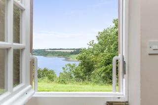 Millbay Cottage - Escape to this charming riverside cottage nestled in a tranquil corner of the Pembrokeshire National Park - 5