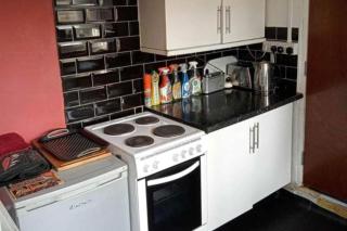 Feltham Heathrow Double Room in Shared House - 9
